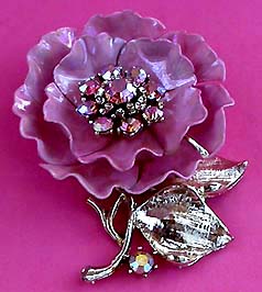 a beautiful vintage costume jewelry brooch unsigned