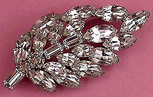 a beautiful vintage costume jewelry brooch unsigned