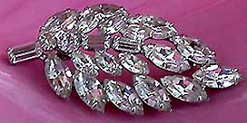 a beautiful vintage costume jewelry brooch unsigned