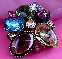 a beautiful vintage costume jewelry brooch unsigned