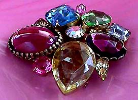 a beautiful vintage costume jewelry brooch unsigned