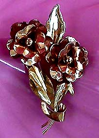 a beautiful vintage costume jewelry brooch unsigned