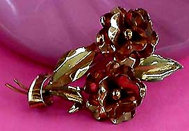 a beautiful vintage costume jewelry brooch unsigned