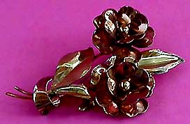 a beautiful vintage costume jewelry brooch unsigned