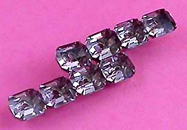 a beautiful vintage costume jewelry brooch unsigned