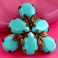 a beautiful vintage costume jewelry brooch unsigned