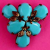 a beautiful vintage costume jewelry Brooch unsigned