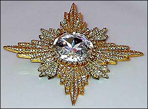 a beautiful vintage costume jewelry brooch unsigned
