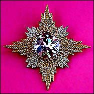 a beautiful vintage costume jewelry Brooch unsigned