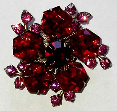 a beautiful vintage costume jewelry brooch unsigned