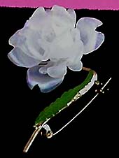 a beautiful vintage costume jewelry brooch unsigned