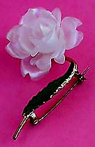 a beautiful vintage costume jewelry Brooch unsigned