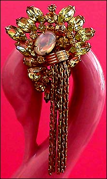 a beautiful vintage costume jewelry brooch unsigned