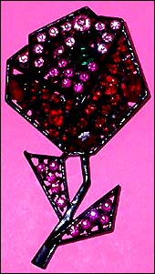 a beautiful vintage costume jewelry brooch unsigned