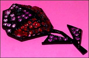 a beautiful vintage costume jewelry brooch unsigned