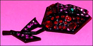a beautiful vintage costume jewelry brooch unsigned