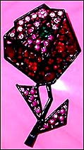 a beautiful vintage costume jewelry Brooch unsigned