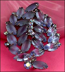 a beautiful vintage costume jewelry brooch unsigned