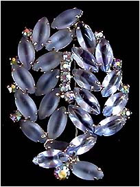 a beautiful vintage costume jewelry brooch unsigned