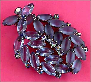 a beautiful vintage costume jewelry brooch unsigned
