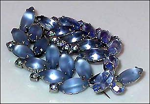 a beautiful vintage costume jewelry brooch unsigned