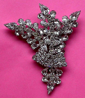 a beautiful vintage costume jewelry brooch unsigned
