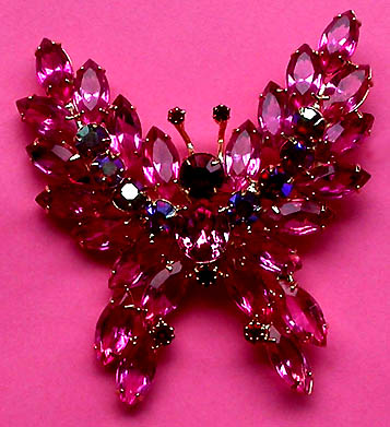 a beautiful vintage costume jewelry brooch unsigned