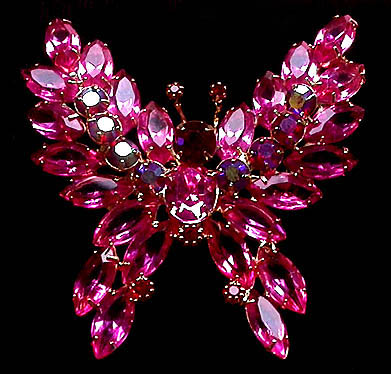 a beautiful vintage costume jewelry brooch unsigned