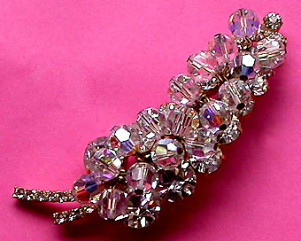 a beautiful vintage costume jewelry brooch unsigned