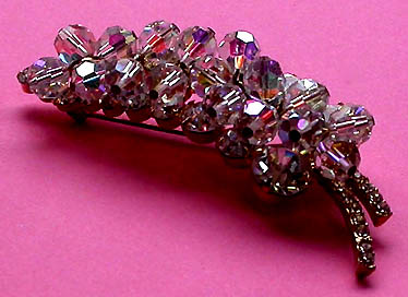 a beautiful vintage costume jewelry brooch unsigned