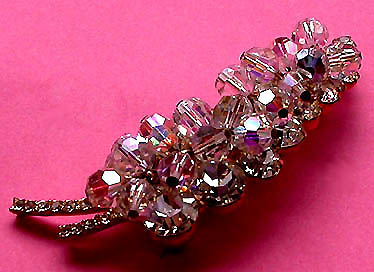 a beautiful vintage costume jewelry brooch unsigned