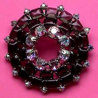 a beautiful vintage costume jewelry brooch unsigned