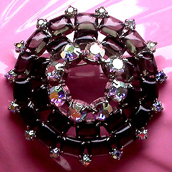 a beautiful vintage costume jewelry brooch unsigned