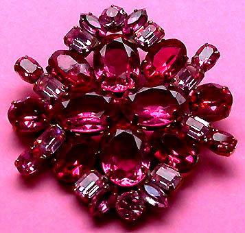 a beautiful vintage costume jewelry brooch unsigned