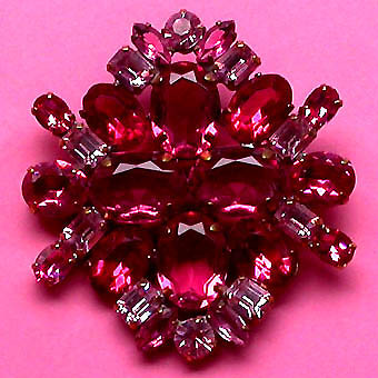 a beautiful vintage costume jewelry brooch unsigned