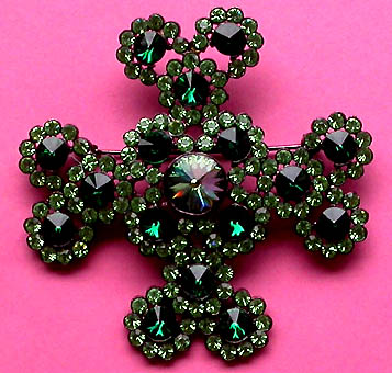 a beautiful vintage costume jewelry brooch unsigned