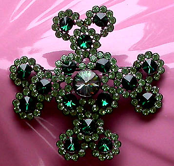 a beautiful vintage costume jewelry brooch unsigned