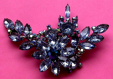 a beautiful vintage costume jewelry brooch unsigned