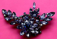 a beautiful vintage costume jewelry Brooch unsigned