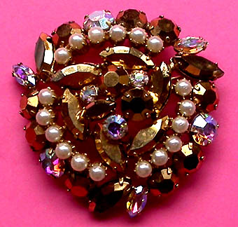 a beautiful vintage costume jewelry brooch unsigned