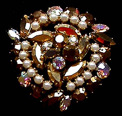 a beautiful vintage costume jewelry brooch unsigned