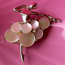 a beautiful vintage costume jewelry brooch unsigned