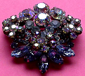 a beautiful vintage costume jewelry brooch unsigned