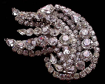 a beautiful vintage costume jewelry brooch unsigned