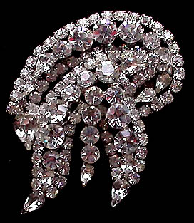 a beautiful vintage costume jewelry brooch unsigned