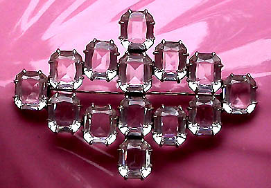 a beautiful vintage costume jewelry brooch unsigned
