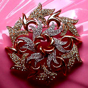 a beautiful vintage costume jewelry brooch unsigned