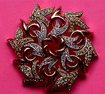 a beautiful vintage costume jewelry brooch unsigned