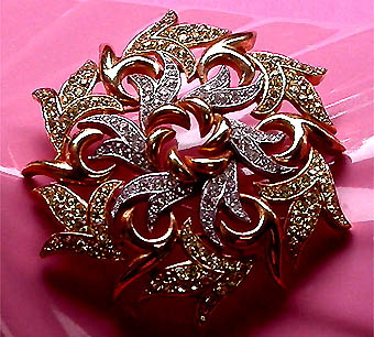 a beautiful vintage costume jewelry brooch unsigned