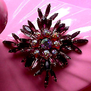 a beautiful vintage costume jewelry brooch unsigned